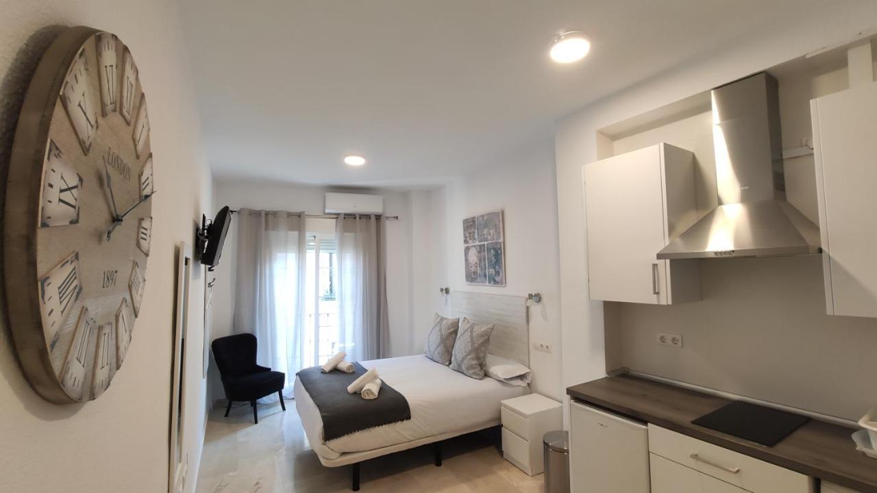 Malaka Apartment City Centre Малага Экстерьер фото